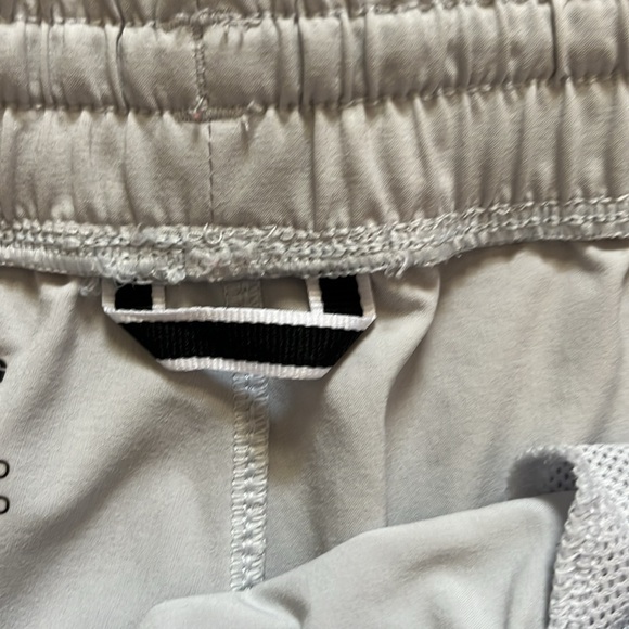 BNWOT light gray under Armour squad warm up pant - Picture 3 of 16